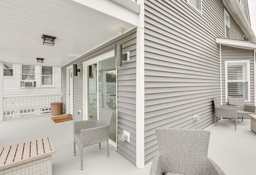 Wildwood Home W/ Deck   Walk To Beach + Boardwalk!