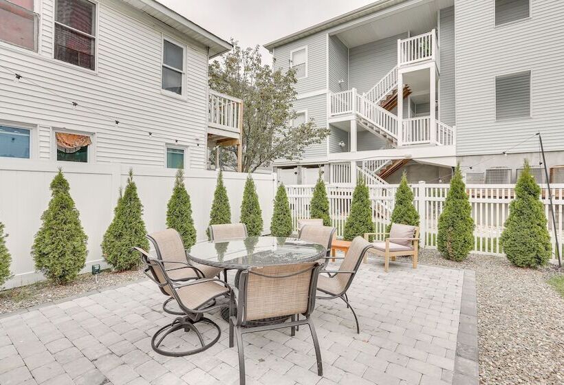Wildwood Home W/ Deck   Walk To Beach + Boardwalk!