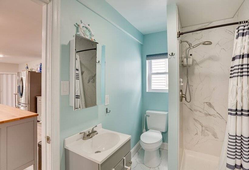 Wildwood Home W/ Deck   Walk To Beach + Boardwalk!