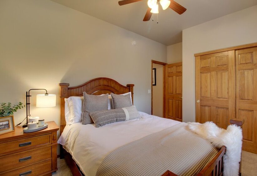 Furnished Deck & Grill: Wooded Torreon Cabin