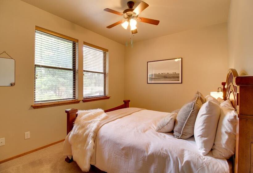 Furnished Deck & Grill: Wooded Torreon Cabin