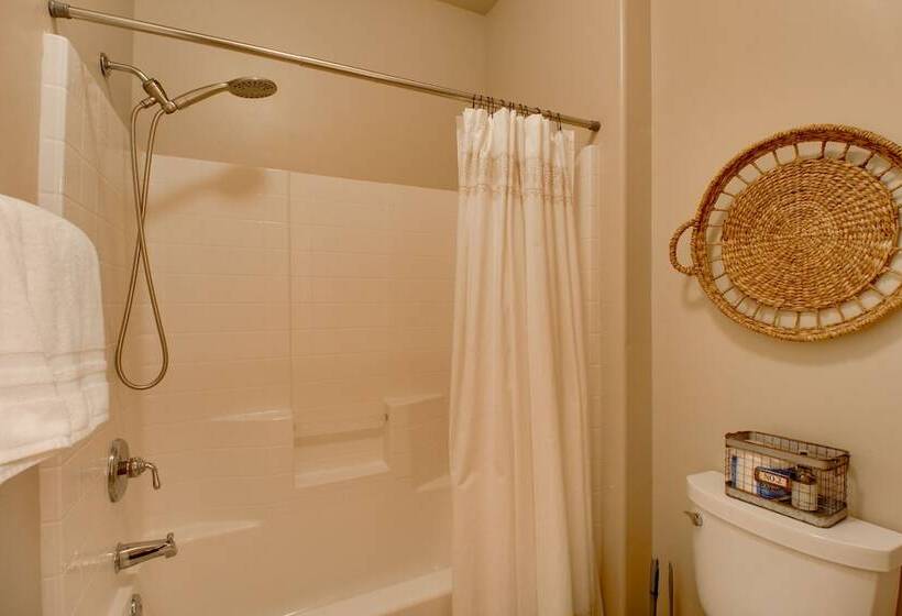 Furnished Deck & Grill: Wooded Torreon Cabin