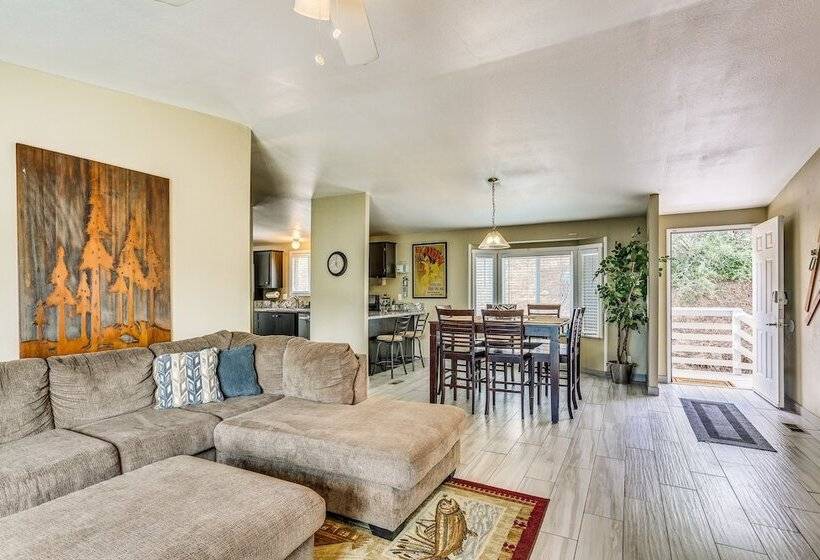 Yosemite Natl Park Getaway: Hot Tub & Mtn Views!