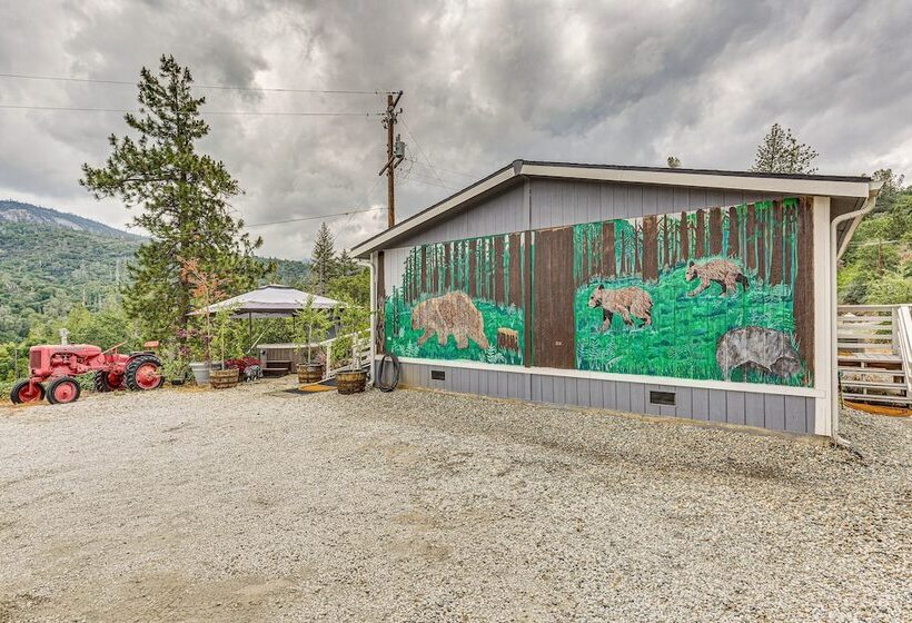 Yosemite Natl Park Getaway: Hot Tub & Mtn Views!