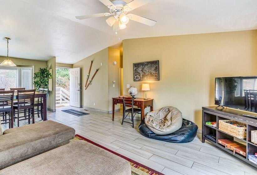 Yosemite Natl Park Getaway: Hot Tub & Mtn Views!