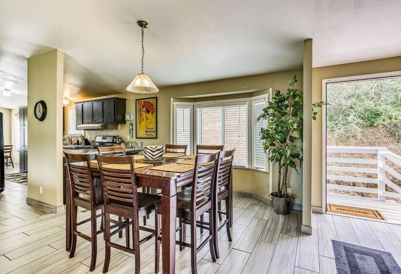 Yosemite Natl Park Getaway: Hot Tub & Mtn Views!