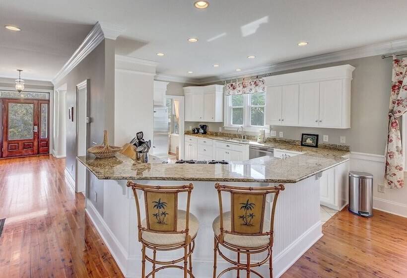 41st Ave   7 41st Avenue