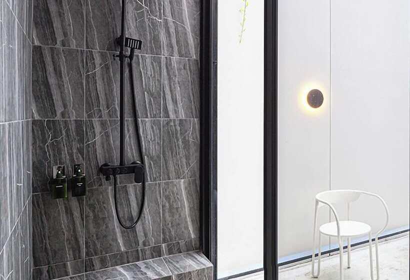 فندق صغير Innlux Phuket