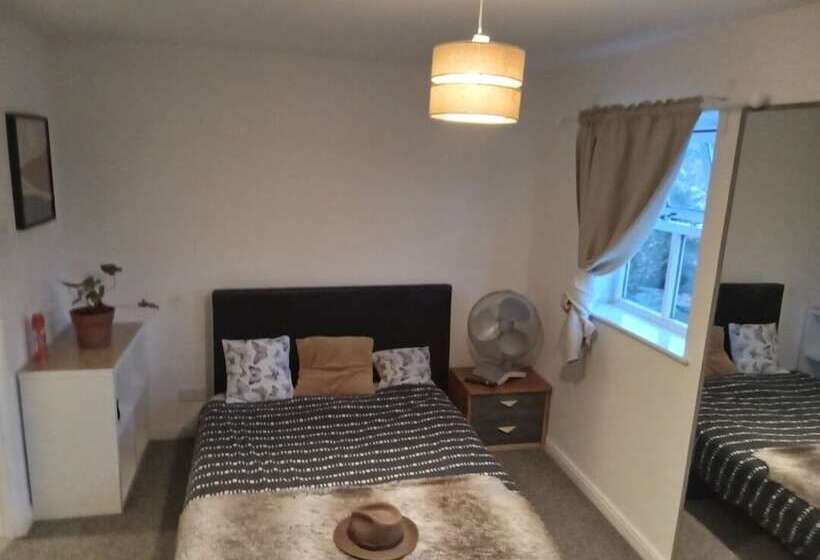 مبيت وإفطار 52 Chamberlayne Avenue