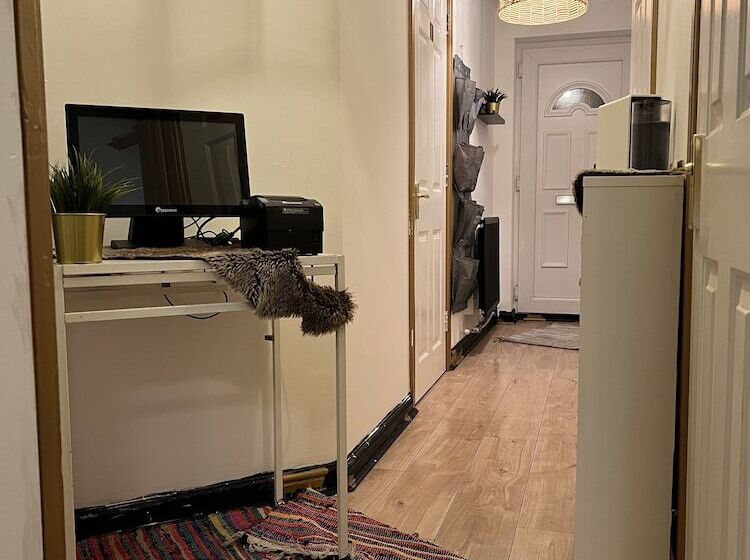 مبيت وإفطار 52 Chamberlayne Avenue