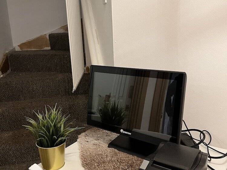 مبيت وإفطار 52 Chamberlayne Avenue