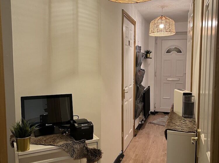 مبيت وإفطار 52 Chamberlayne Avenue