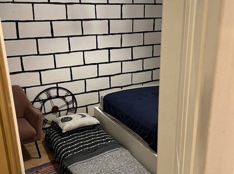 مبيت وإفطار 52 Chamberlayne Avenue