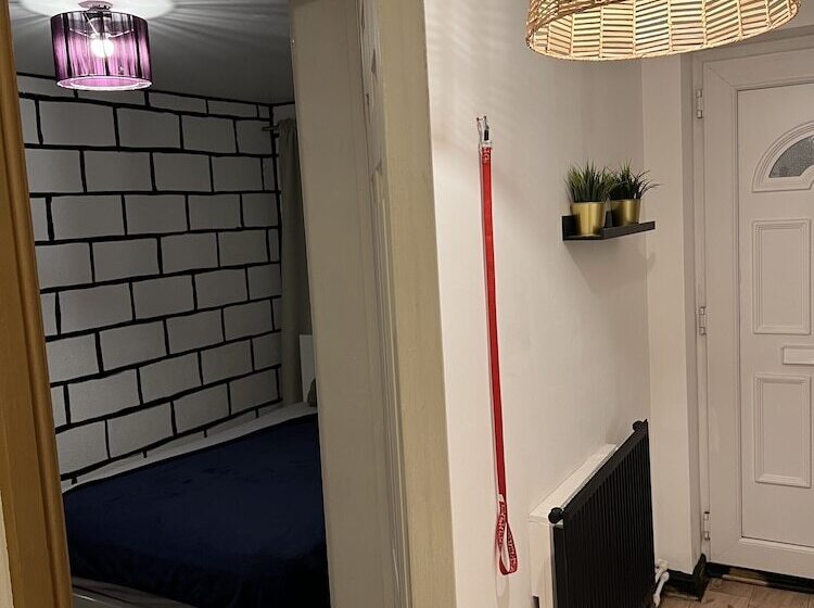 مبيت وإفطار 52 Chamberlayne Avenue