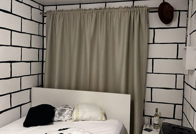 مبيت وإفطار 52 Chamberlayne Avenue