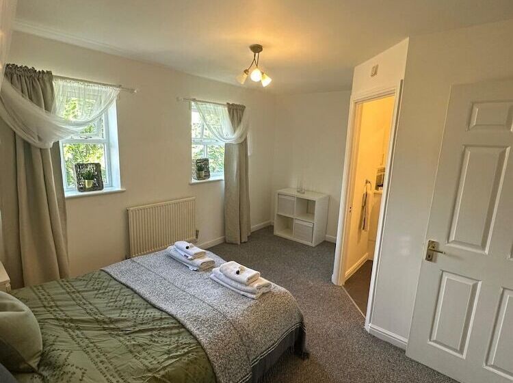 مبيت وإفطار 52 Chamberlayne Avenue