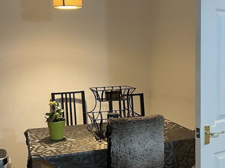 مبيت وإفطار 52 Chamberlayne Avenue