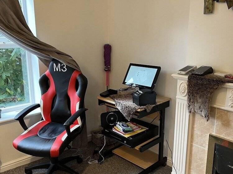 مبيت وإفطار 52 Chamberlayne Avenue