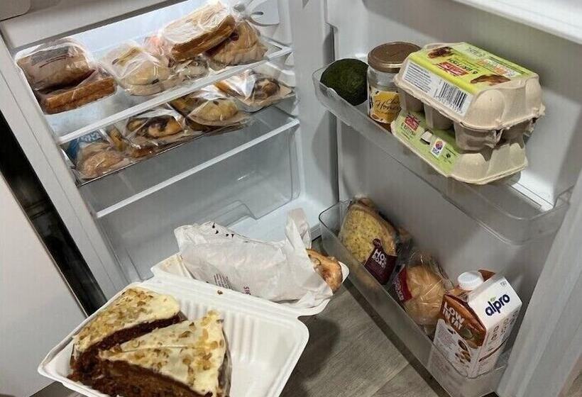 مبيت وإفطار 52 Chamberlayne Avenue