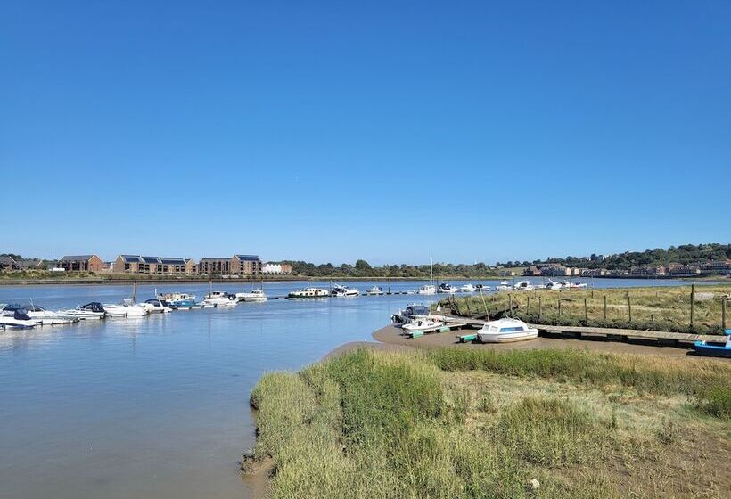 مبيت وإفطار Inner Dowsing Lightship
