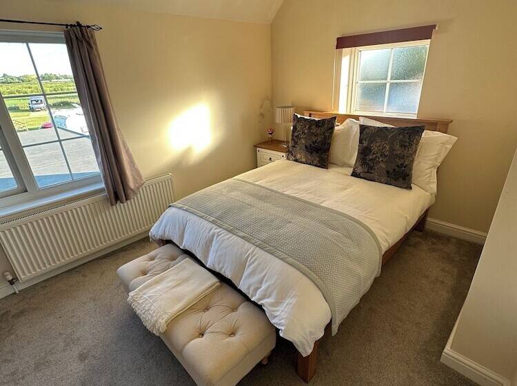 مبيت وإفطار The Fish And Anchor Inn