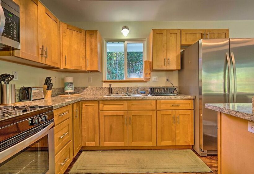 Big Island Paradise  Hawaiian Retreat W/ Patio!