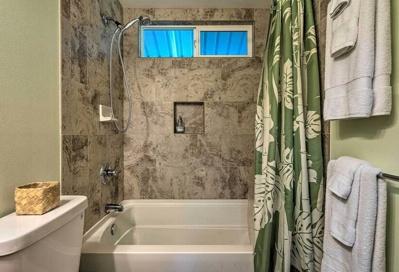 Big Island Paradise  Hawaiian Retreat W/ Patio!