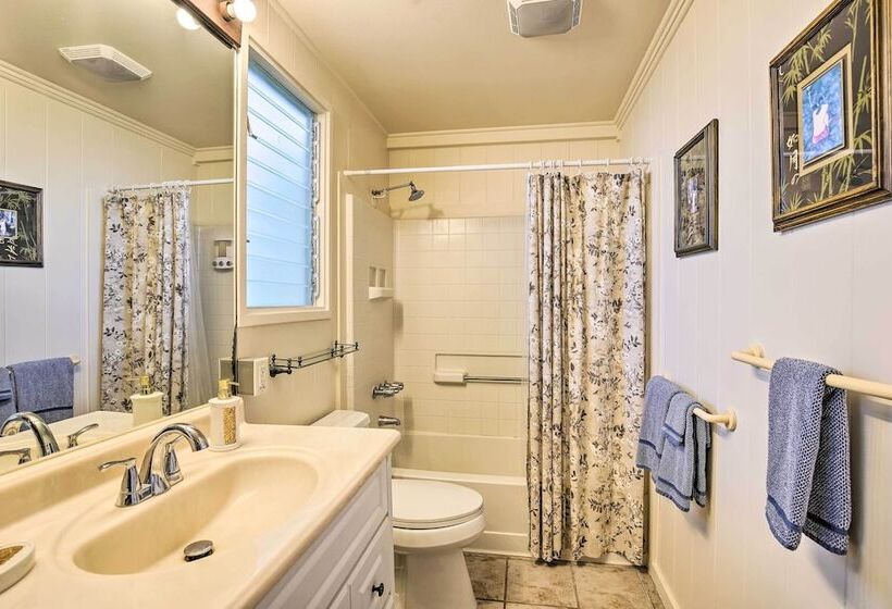 Bright & Airy Beach House W/ Oceanfront Views