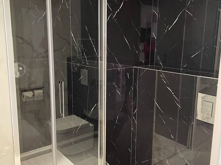 Brit Hotel Privilège Paris Rosny Sous Bois