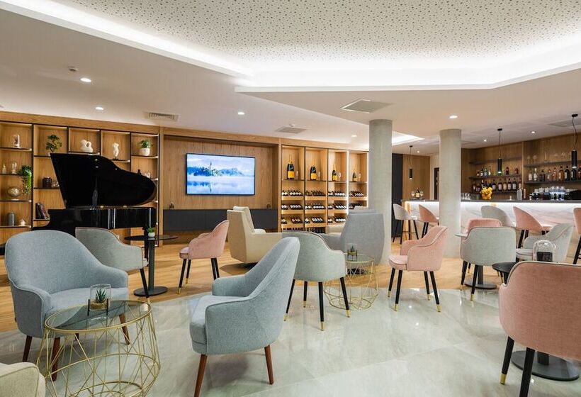 Brit Hotel Privilège Paris Rosny Sous Bois