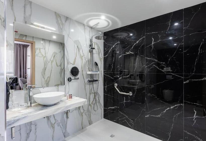 Brit Hotel Privilège Paris Rosny Sous Bois