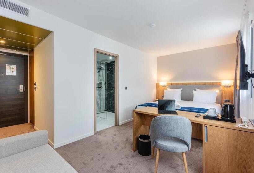 Brit Hotel Privilège Paris Rosny Sous Bois