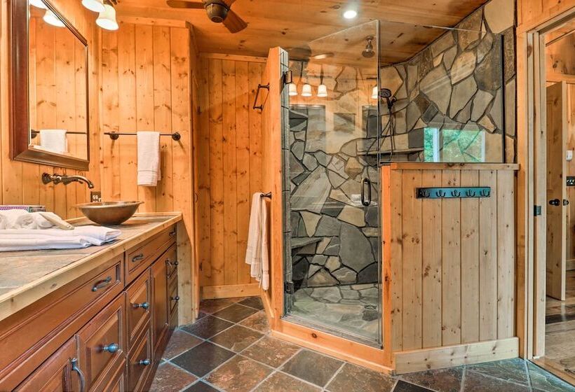 Breathtaking Mountain Views: Cullowhee Cabin!