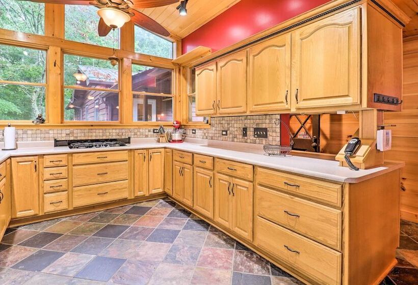 Breathtaking Mountain Views: Cullowhee Cabin!