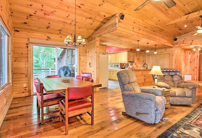 Breathtaking Mountain Views: Cullowhee Cabin!