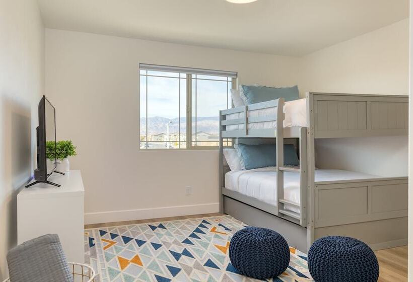 Desert Eden By Avantstay 6br W/ Ensuite Backyard Oasis W/ Pool & Hot Tub!