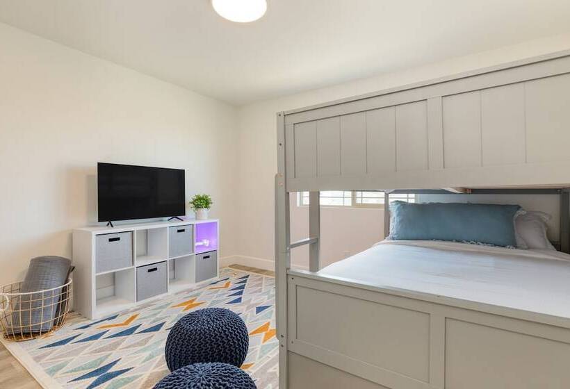 Desert Eden By Avantstay 6br W/ Ensuite Backyard Oasis W/ Pool & Hot Tub!