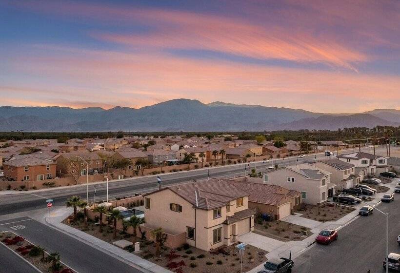 Desert Eden By Avantstay 6br W/ Ensuite Backyard Oasis W/ Pool & Hot Tub!