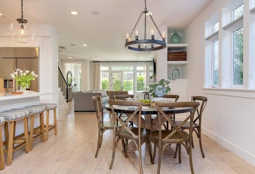 Emerald Cove By Avantstay Mins To Beach & Pier