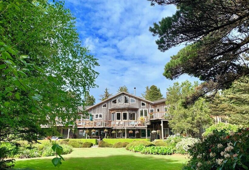 Floras Lake House Bed & Breakfast