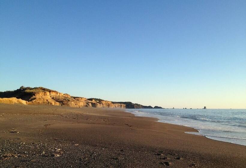 Floras Lake House Bed & Breakfast