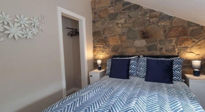 Frontview Cottage   Sleeps 6