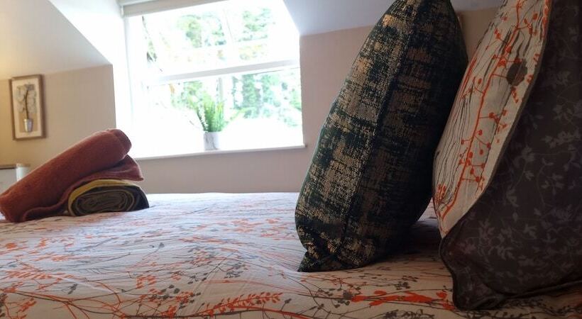 Frontview Cottage   Sleeps 6