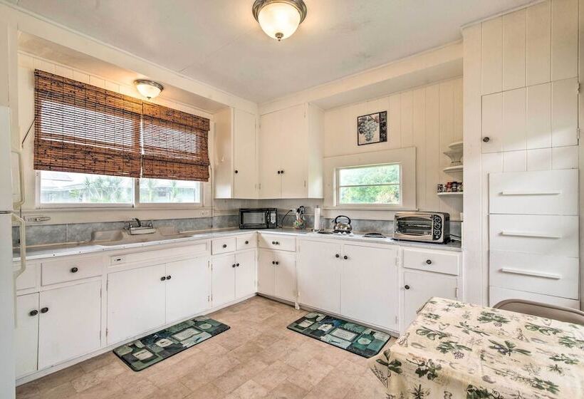 Hilo Home Base 3 Miles To State Park & Beach!