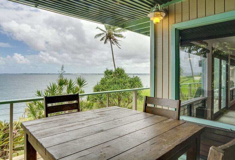Hilo Home W/ Private Deck + Stunning Ocean Views!