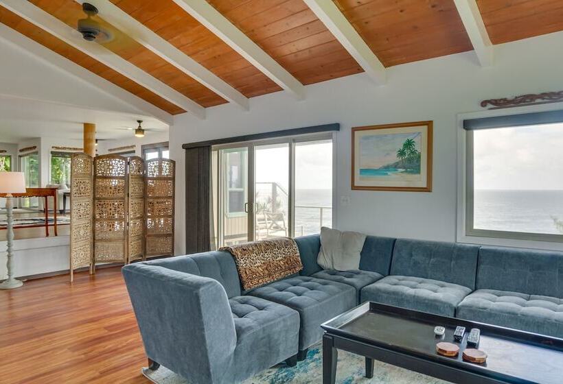 Hilo Home W/ Private Deck + Stunning Ocean Views!