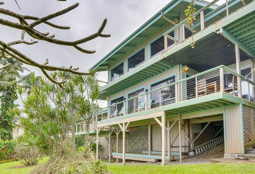 Hilo Home W/ Private Deck + Stunning Ocean Views!