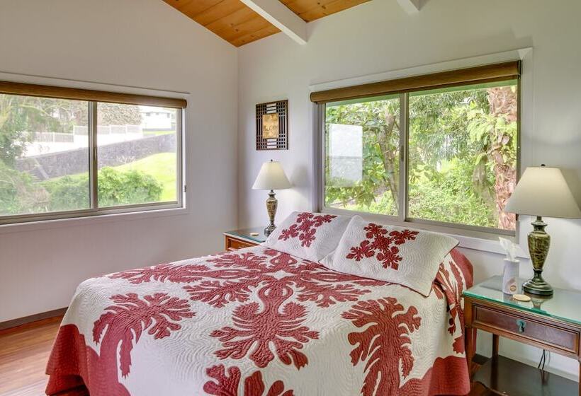 Hilo Home W/ Private Deck + Stunning Ocean Views!