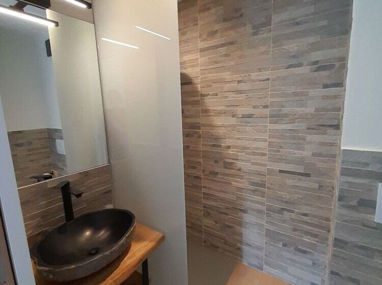 פונדק Chalet Sainte Anne