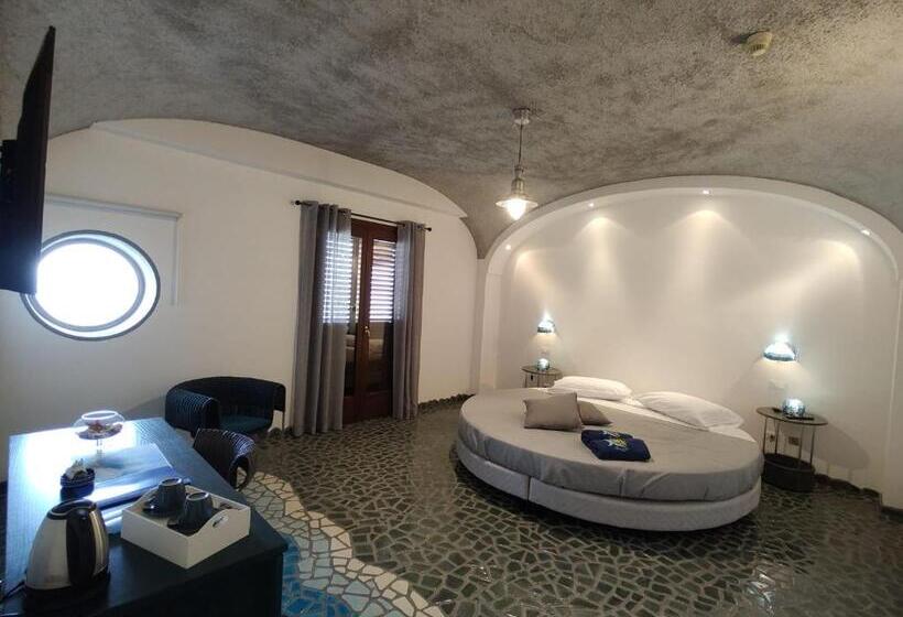 פונדק Holiday Double